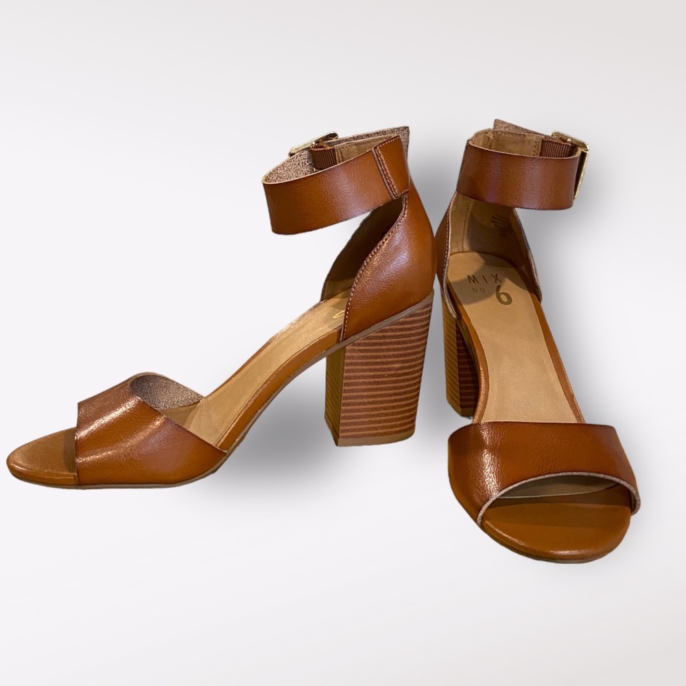 Size 8 1/2 M Brown Sandals Pre-Owned